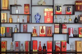 广东一拆迁户晒酒柜，无一瓶茅台反而摆满“廉价酒”，网友：内行图片