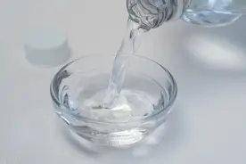 买白醋时，瓶子上有这行字，白给都不要，酿醋厂员工：自己从不吃图片