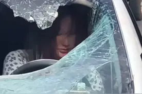 原配砸车撕衣服抓小三后续：小三正脸照曝光后，恶心一幕的出现了图片