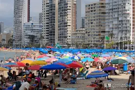月薪14000元仍然招不到餐厅服务生，西班牙正爆发招聘用人潮图片