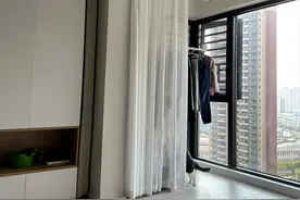 阳台和客厅间的推拉门该不该拆？过来人的经验：别拆！太后悔了！图片