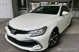 丰田锐志来了，换装2.4T引擎，运动感十足，“新车标”更帅气图片