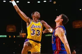 生涯场均不足25分，贾巴尔为何能拿38387分？老詹超他还需多久？图片