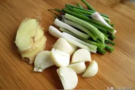 葱姜蒜的用法有讲究，不要啥菜都放！记住这些技巧，做菜才更好吃图片