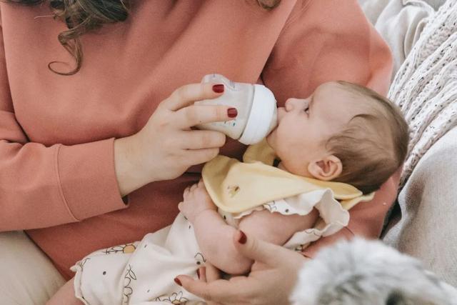 奶粉又出事了，这次是雅培！为宝宝选奶粉，这些千万早知道