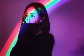 靠生子拿下两任富豪，“小杨幂”韦雪才是生育登记制改的最大赢家图片