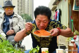 河南李永志：每天5斤辣椒配白酒，破世界纪录，最后胃穿孔被送医图片