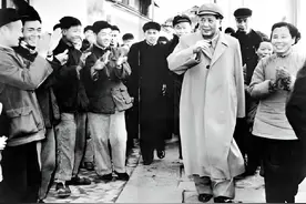 毛主席问关公姓什么，公安厅长答曰姓关，毛主席：错了图片