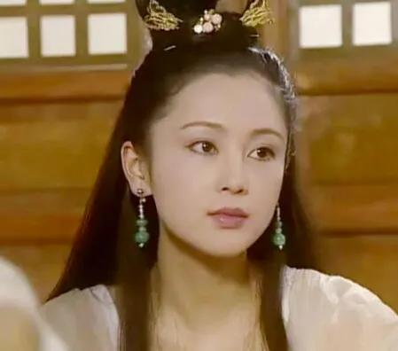 貂蝉被曹操送给关羽后，次日就自尽了，关羽对貂蝉做了什么？