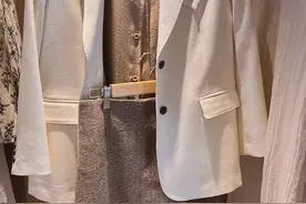 白色西装穿搭图片