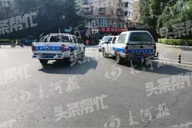 洛阳：市民车辆违停，俩月被贴六张罚单，城管执法车违停谁贴单？图片
