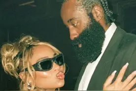 狗粮!哈登携查尔莫斯前妻乘豪华游艇出海,与女友耳鬓厮磨难舍难分图片