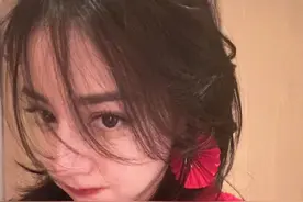 迪丽热巴元宵节晒美照，俏皮灵动甜如初恋，眼角泪痣超抢镜图片