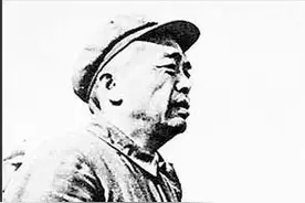 1965年，彭德怀想冒雨探望邓华，警卫员说：想要去必须化妆图片