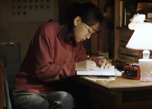 资讯｜一年卖出36亿，这个轻奢新宠正在掏空年轻人的钱包？