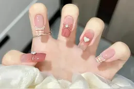 小清新美甲，本甲就能做的款式，喜欢收藏吧图片