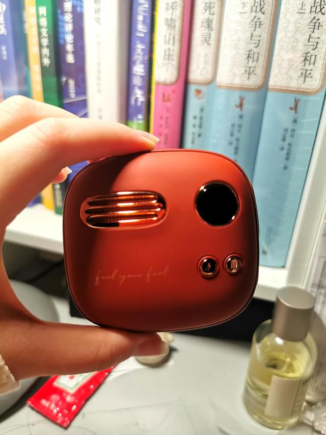 木棍烤脚,电宝护腰,南方人为了冬天暖和点,什么都干得出来