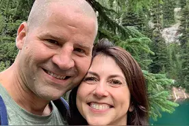 贝索斯前妻再离婚！他和女友甜蜜约会，桑切斯穿抹胸迷你裙好美图片