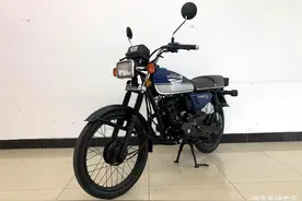 本田新款CG125惊艳登场，经典蓝银双色涂装，和CB350/400如出一辙图片