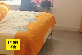 姐姐辅导弟弟作业 逐渐暴躁 动起手来真是“快狠准”图片
