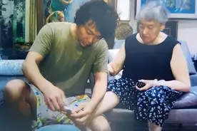 2006年：男子和79岁富婆同居，携妻子孩子密谋2亿家产，被判11年图片