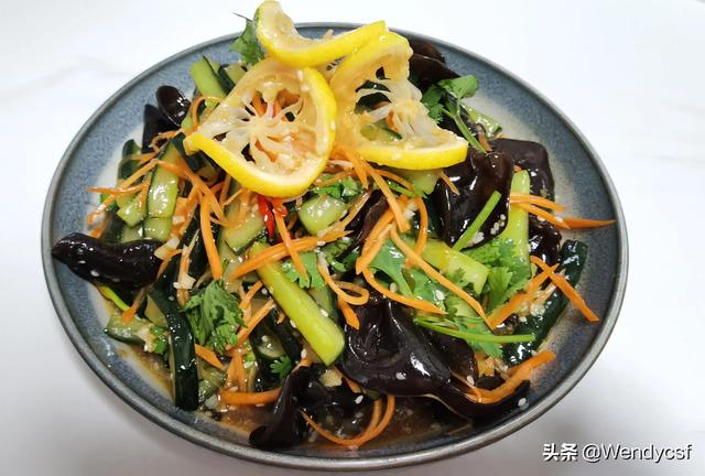 花胶炖老母鸡的功效 花胶炖老母鸡的功效与禁忌