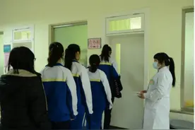 高考体检需要“全部脱光”？体检医生一脸无奈，高三生想得有点多图片