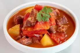 炖牛肉，焯水是大错，记住2个诀窍，肉质软烂不塞牙，熟得快图片