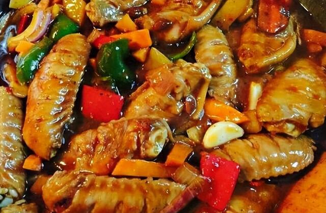 花胶猪展茨实莲子汤 莲子花胶猪肚汤的做法