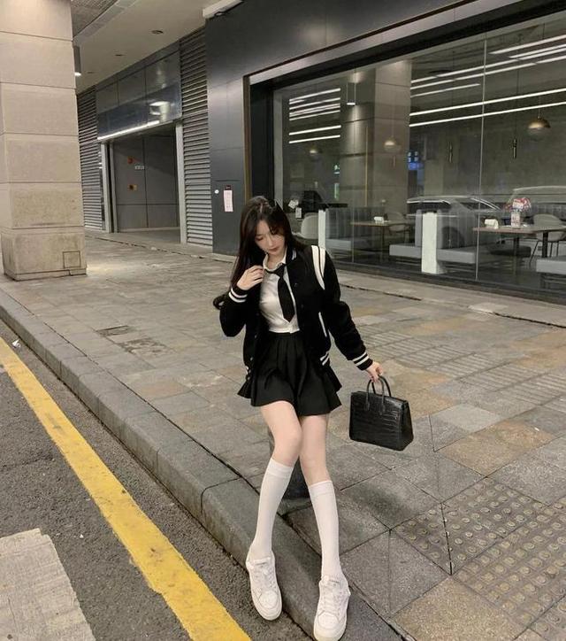 情感故事：追我5年的舔狗结婚了，居然有点伤感