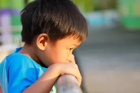 8岁前，千万别逼孩子做这4件事图片