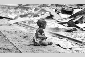 1937年日军轰炸上海南站，那个坐在铁轨上大哭的男孩，活下来了吗图片