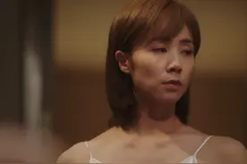 妻子：13年后孙莉复出，穿睡衣肚凸腰圆，这是生3个娃真实的样子图片