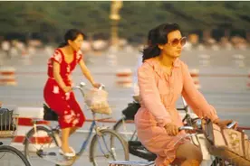 看看上世纪80、90年代的中国时尚街拍，你会觉得土吗图片