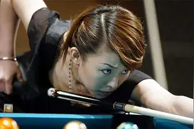 40岁潘晓婷为何还迟迟不结婚？当看到她侧身时，网友：这谁敢追？图片