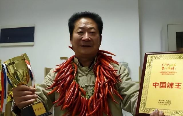 “辣王”李永志：5斤辣椒配白酒，破世界纪录，如今下场令人同情
