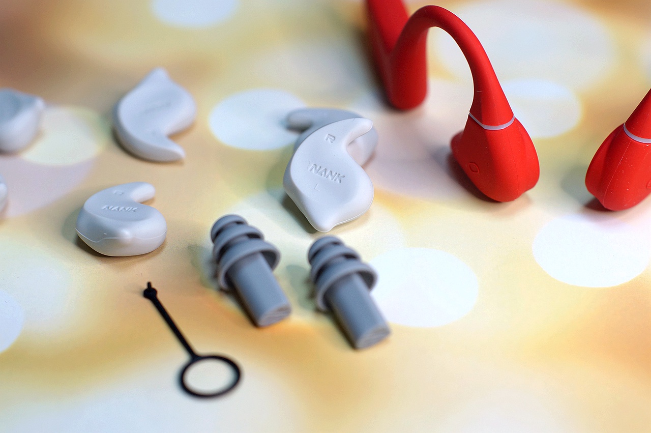 明星同款可以泡泳池的耳机不想试试吗