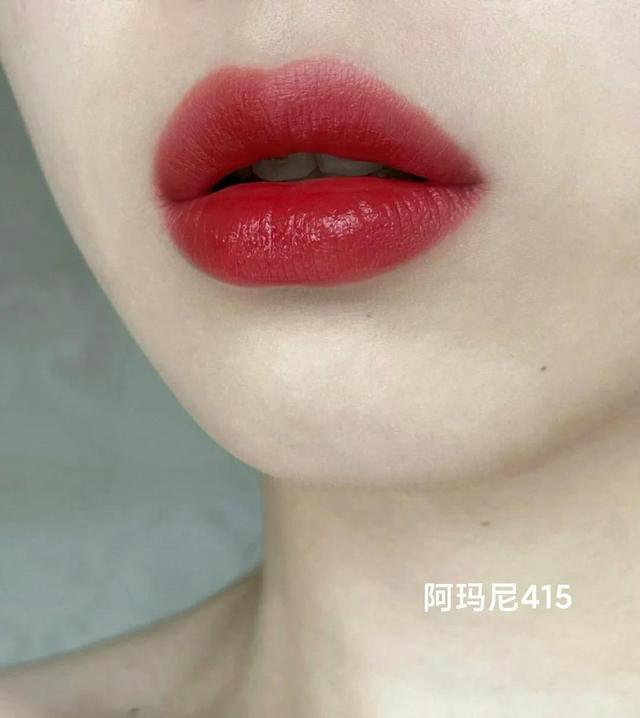 ������ǣ�������Ұ�����ı���ں�ɫ�Űɣ���������