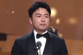 金鹰晚会众星状态大赏：雷佳音黑着脸，萨日娜表情严肃，何炅哽咽图片