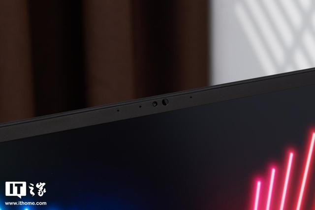 雷蛇灵刃 17 专业版评测：最强移动端 GPU，DLSS 畅玩 2K 光追