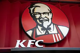 “疯四”流行背后，焦虑的肯德基，想要抓住年轻人图片