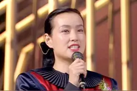 1991年，41岁刘晓庆和姜文去香港，扎马尾穿黑丝，一看又土又大气图片