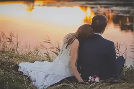 “女人一辈子不结婚行吗？”图片