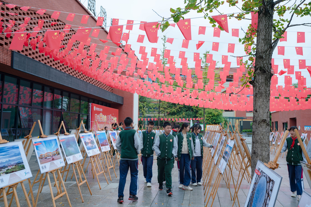 20���������10����ѧУ½��չ�����ⳡ������Ӱչ���ݴ���