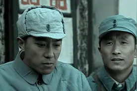 演员袁满，演完《亮剑》再演《请叫我总监》，模样没变却难以辨认图片