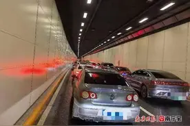 今晚南宁多个路段堵车，交警紧急处理！你有被堵在路上吗？图片