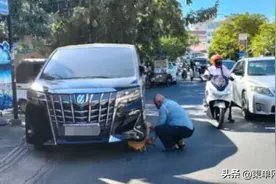 豪车违停被锁，柬埔寨车主砸开直接开走图片