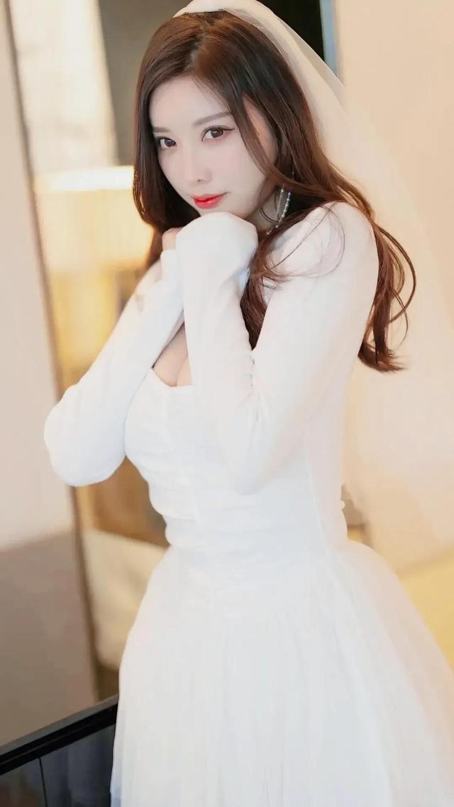 美女真写