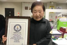 日本大妈打破吉尼斯世界纪录，92岁仍旧在工作，真的太拼了！图片