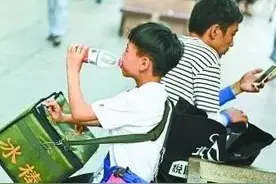 卖冰棍的小孩图片